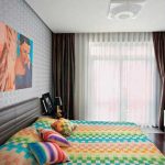 اللوحة الحديثة في غرفة النوم