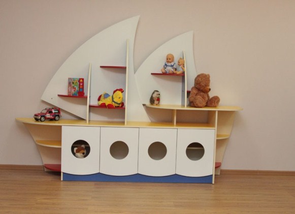 رف لسفينة لعبة