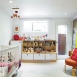 رف للألعاب اللازمة من السنة الأولى من الحياة