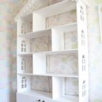 رف للعب في الحضانة