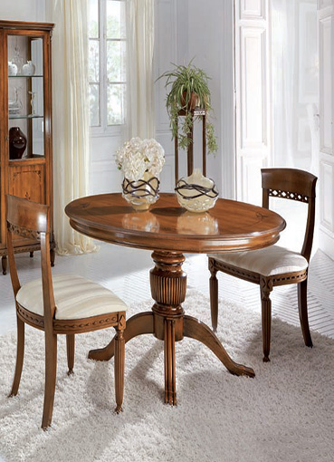 طاولات خشبية