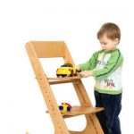 الكرسي لديه تصميم فريد من نوعه.