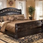 سرير حجم الملك