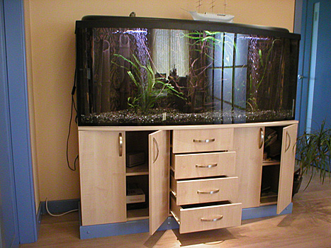 الوقوف لحوض السمك الكبير