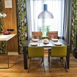 منطقة لتناول الطعام في مطبخ شقة من غرفتين