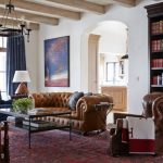 كرسي على الطراز الإنجليزي