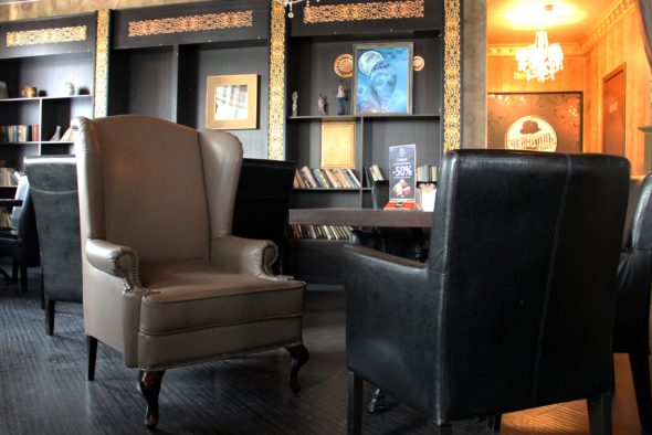 تصميم كرسي الإنجليزية