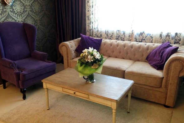 كرسي الإنجليزية الأرجواني