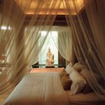 المظلة في غرفة نوم جميلة