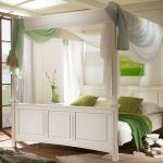 مظلة بيضاء خضراء