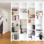 أرفف الكتب البيضاء