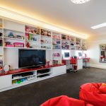 الأثاث فرملس الأحمر