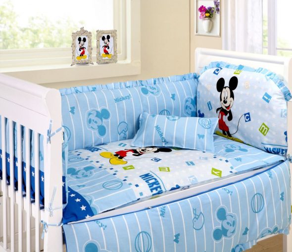 الجانبين سرير