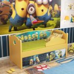 سرير الطفل مع الجانبين