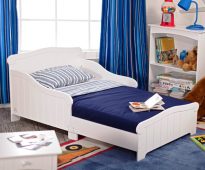 سرير مع فراش