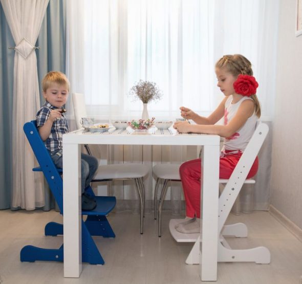 كرسي قابل للتعديل للأطفال تفعل ذلك بنفسك