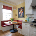 أريكة في المطبخ