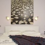 صورة من الأوراق المتساقطة