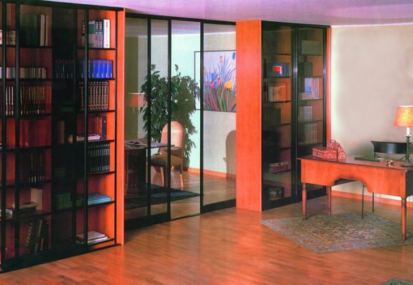 خزانة من الباب