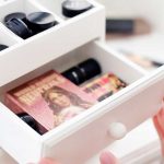 تسريحة لمستحضرات التجميل الجميلة