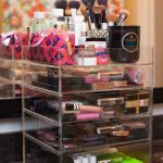 تسريحة لمستحضرات التجميل الكبيرة