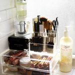 خزانة ماكياج شفافة