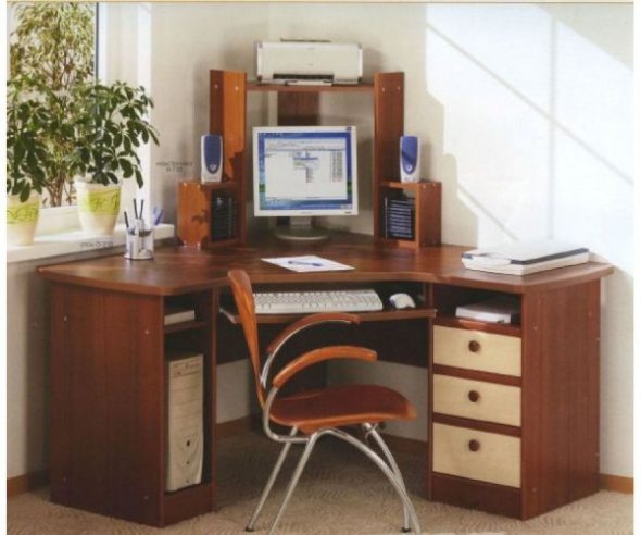 ركن طاولة الكمبيوتر تفعل ذلك بنفسك