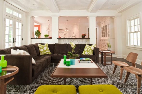 أريكة بنية حديثة