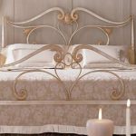سرير الأثاث مزورة