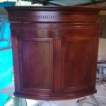 خزانة جميلة تحت صورة الحوض