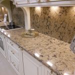 سطح طاولة الرخام