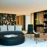 خزانة في غرفة المعيشة