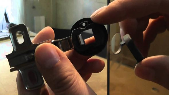 تحديد مفصلات الأبواب الزجاجية