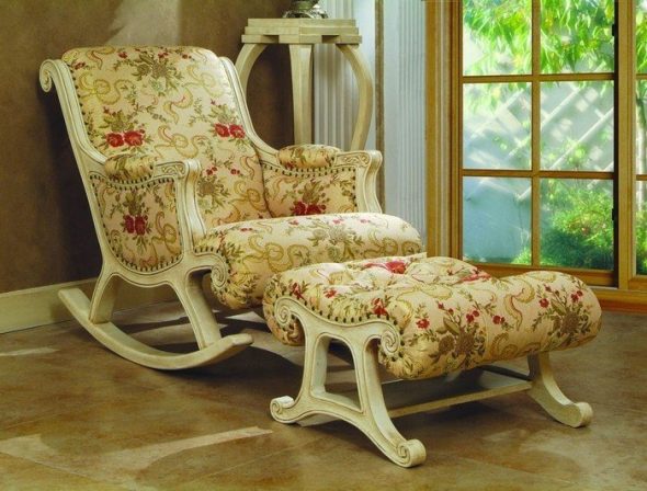 كرسي هزاز مع موقف