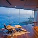 كرسي مع مسند للقدمين