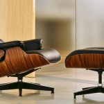 كرسي مع صورة مسند للقدمين