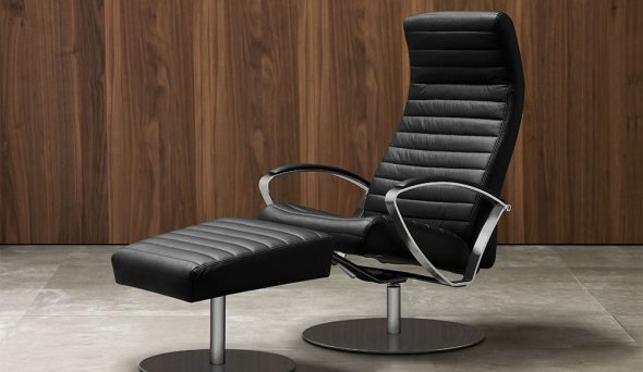 كرسي مع مسند للقدمين