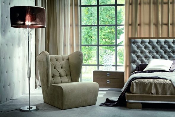 كرسي الإنجليزية من النافذة