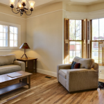 سرير كرسي في القاعة