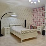 سرير خشبي خفيف