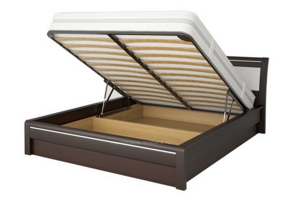 السرير مع آلية الرفع