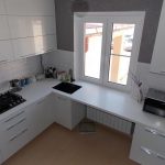 مطبخ أبيض لامع