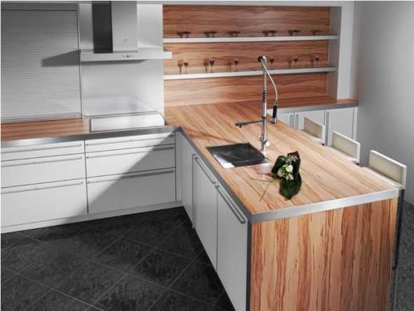 يمول الجدول أعلى