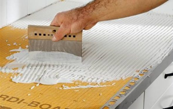 لاصق البلاط