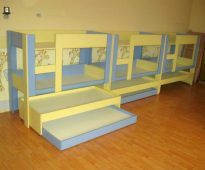 أثاث مخصص للحديقة