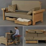 طاولة صغيرة ، سرير مزدوج وأريكة