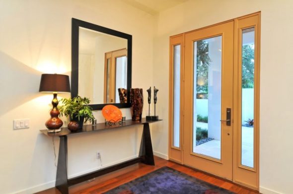 قاعة مع مرآة