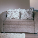 سرير كرسي مع الوسائد