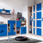 خزانة في الحضانة للصبي