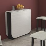 الجمع بين لا تضاهى - غرفة معيشة صغيرة وطاولة طعام كبيرة